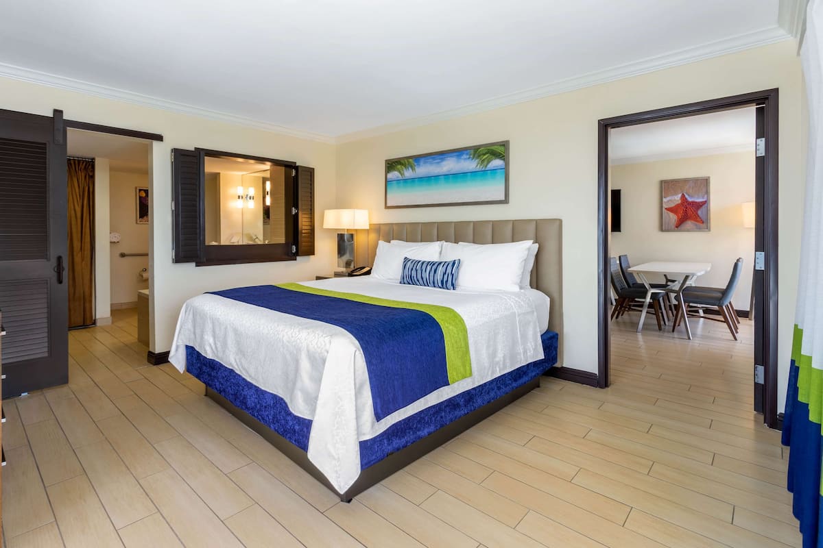 Premium bedding, in-room safe, individually decorated