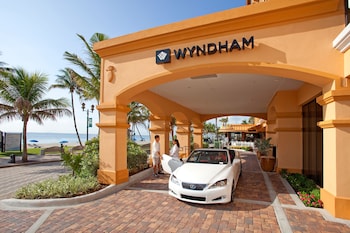 Hotel entrance at Wyndham Deerfield Beach Resort