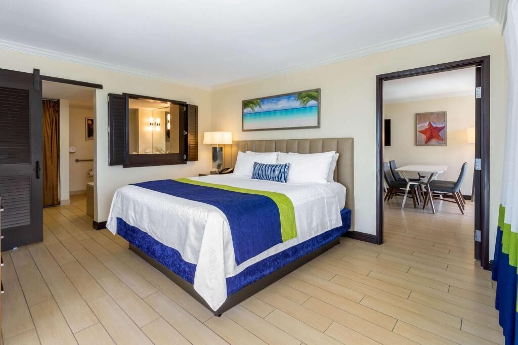 Premium bedding, in-room safe, individually decorated