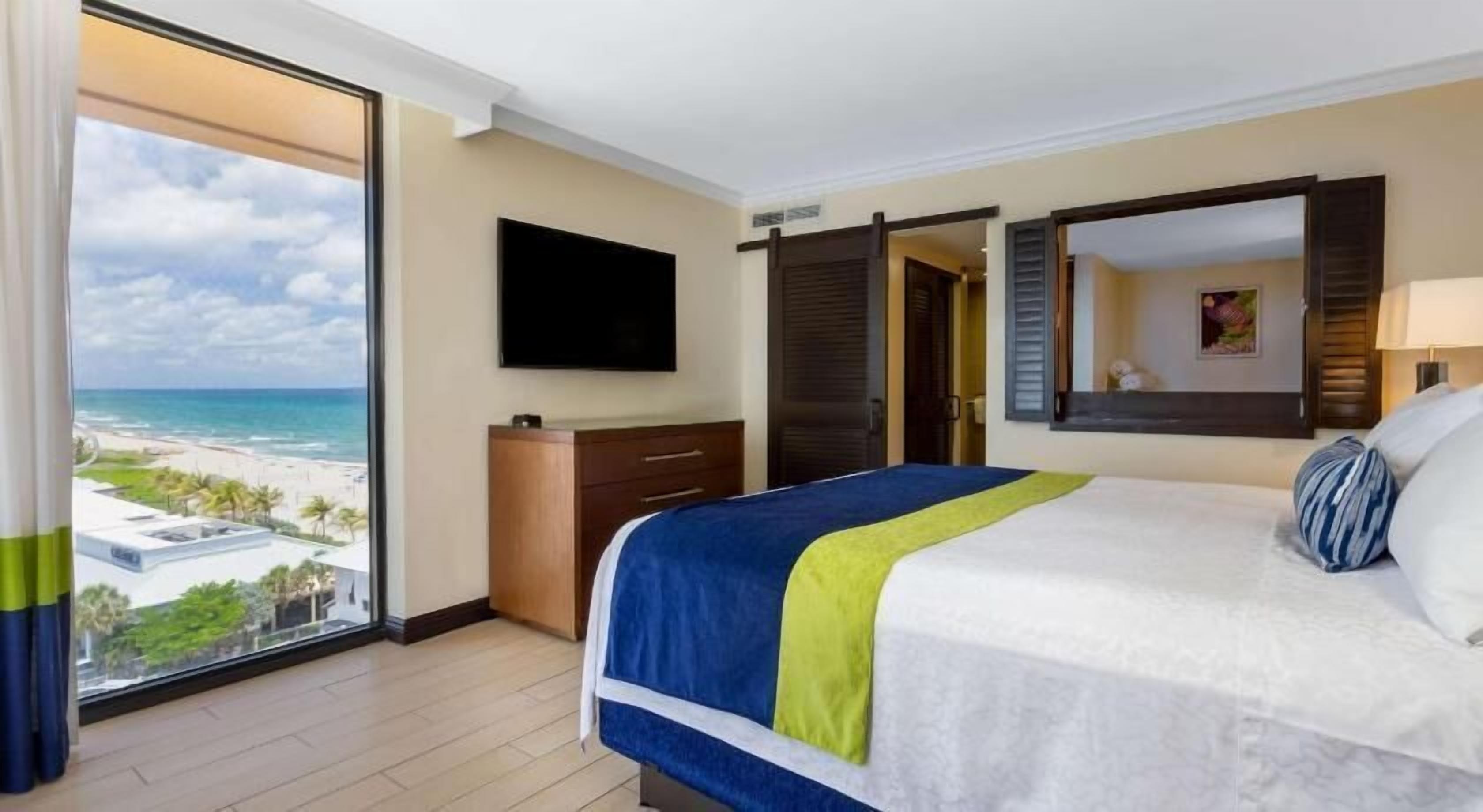 Premium bedding, in-room safe, individually decorated