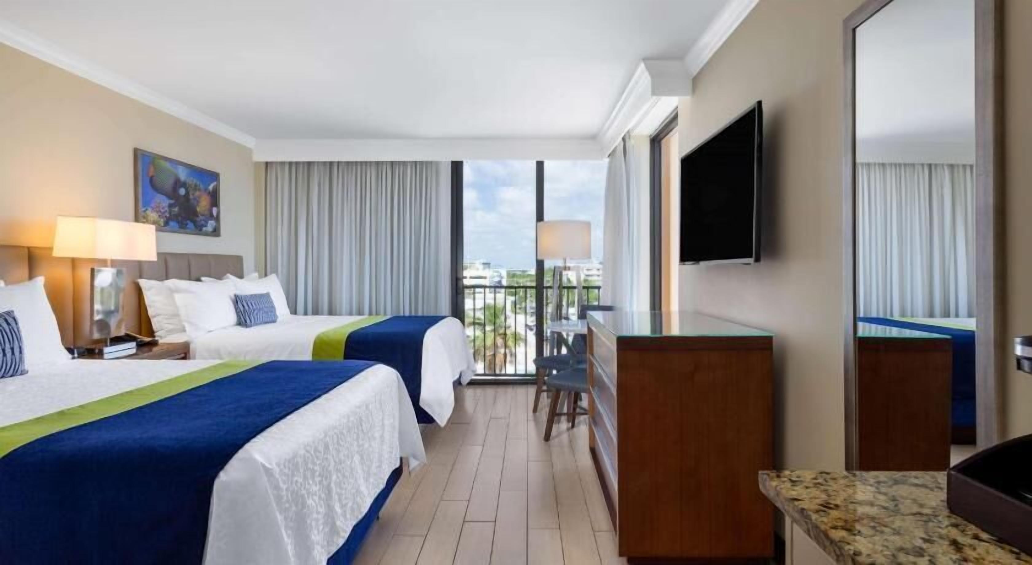 Premium bedding, in-room safe, individually decorated