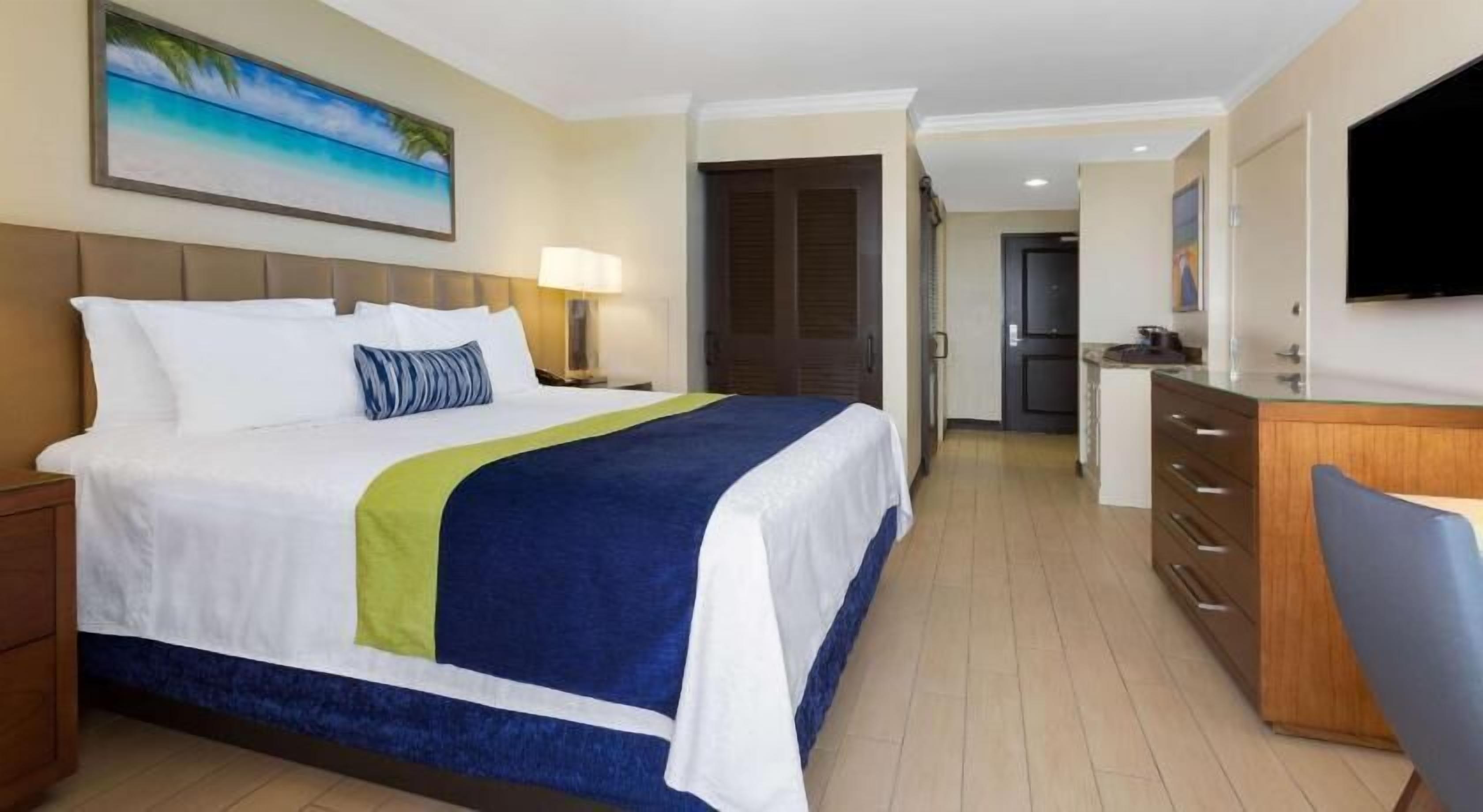 Premium bedding, in-room safe, individually decorated