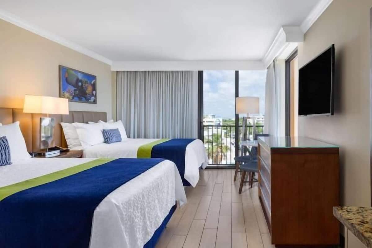 Premium bedding, in-room safe, individually decorated