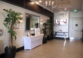 Reception area at Wyndham Deerfield Beach Resort