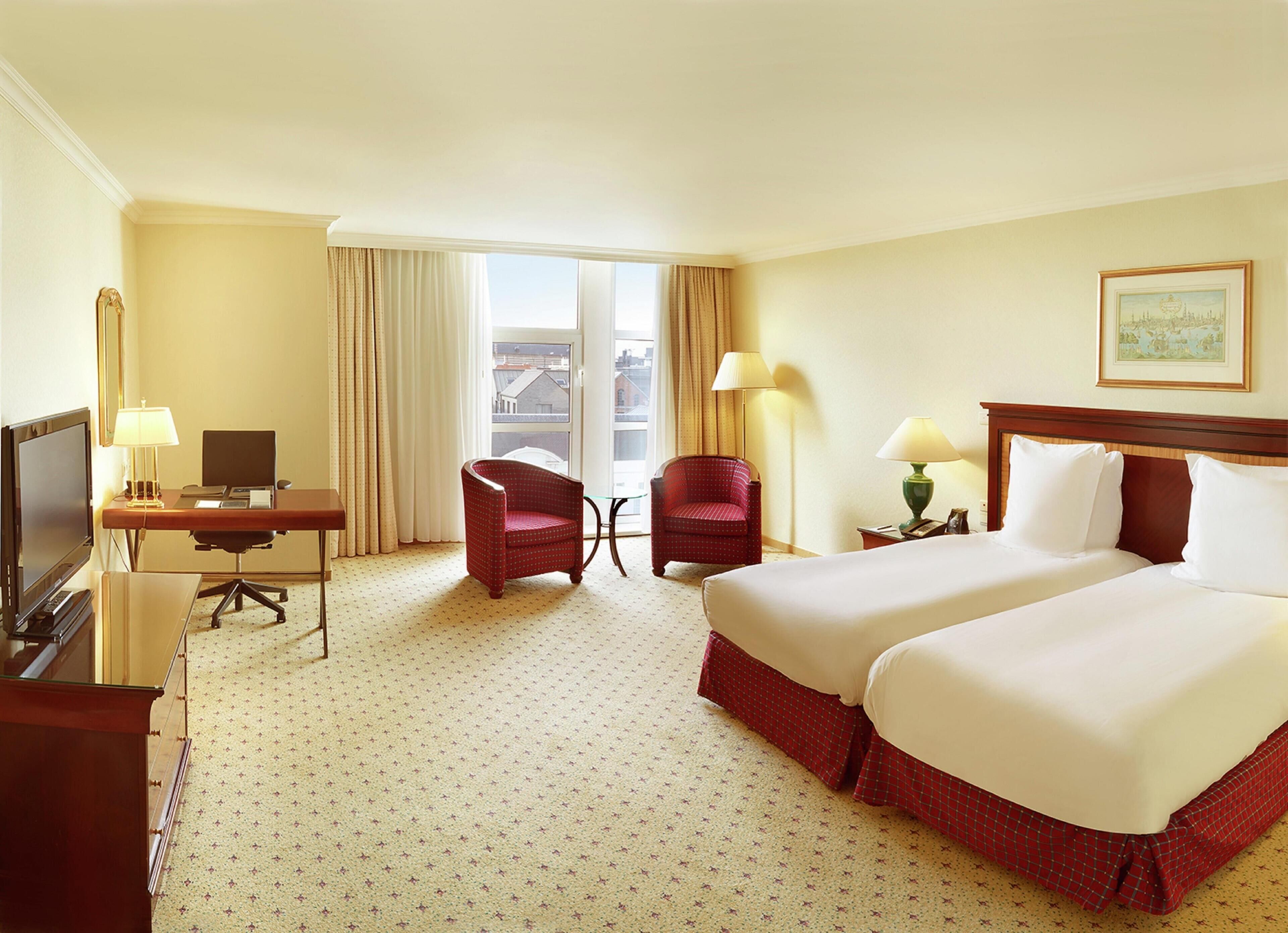 Minibar, caja de seguridad en la habitación y cortinas blackout 