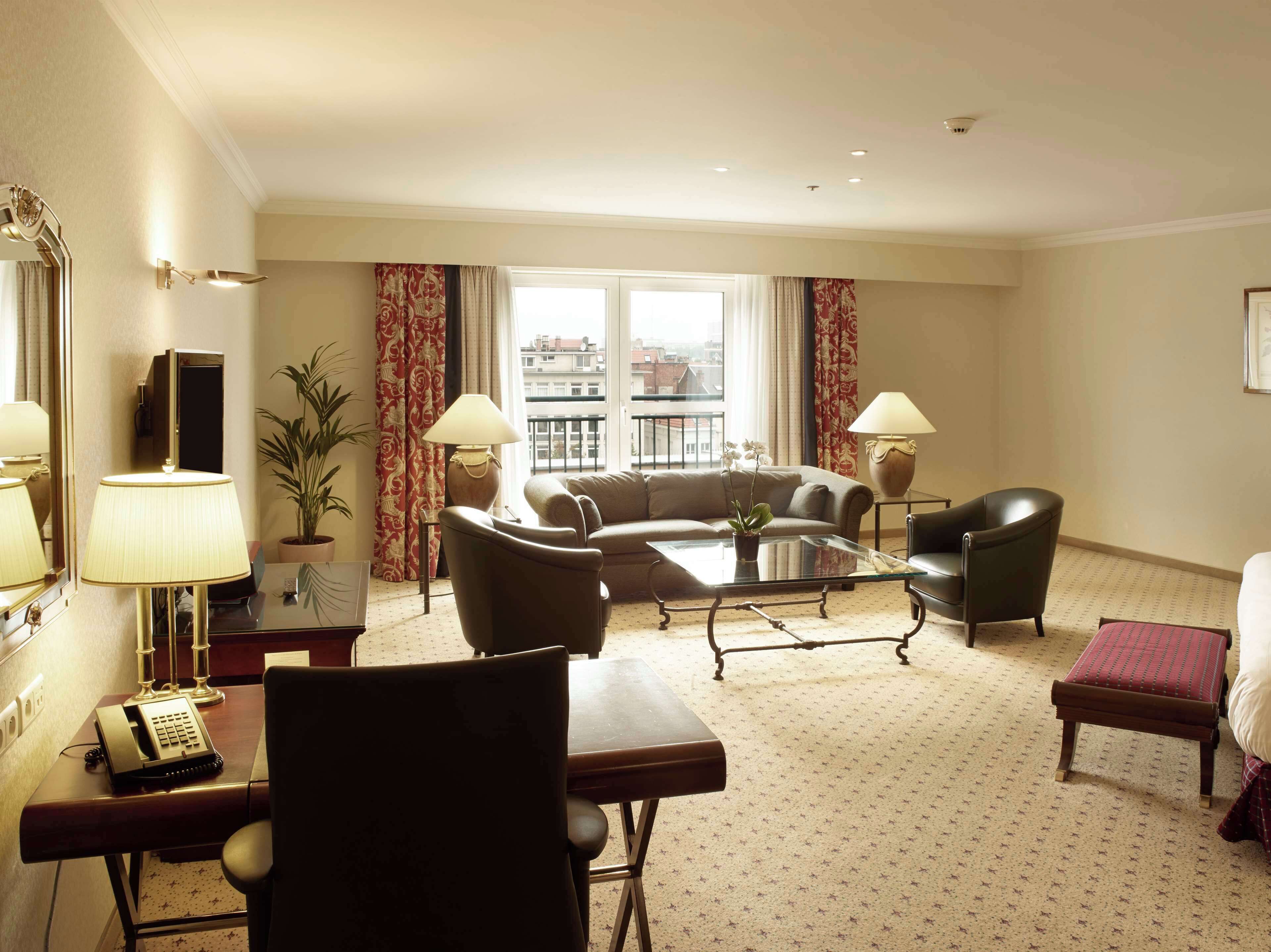 suite, 1 king bed (ambassador) | living area | 42-inch lcd tv with satellite channels, tv