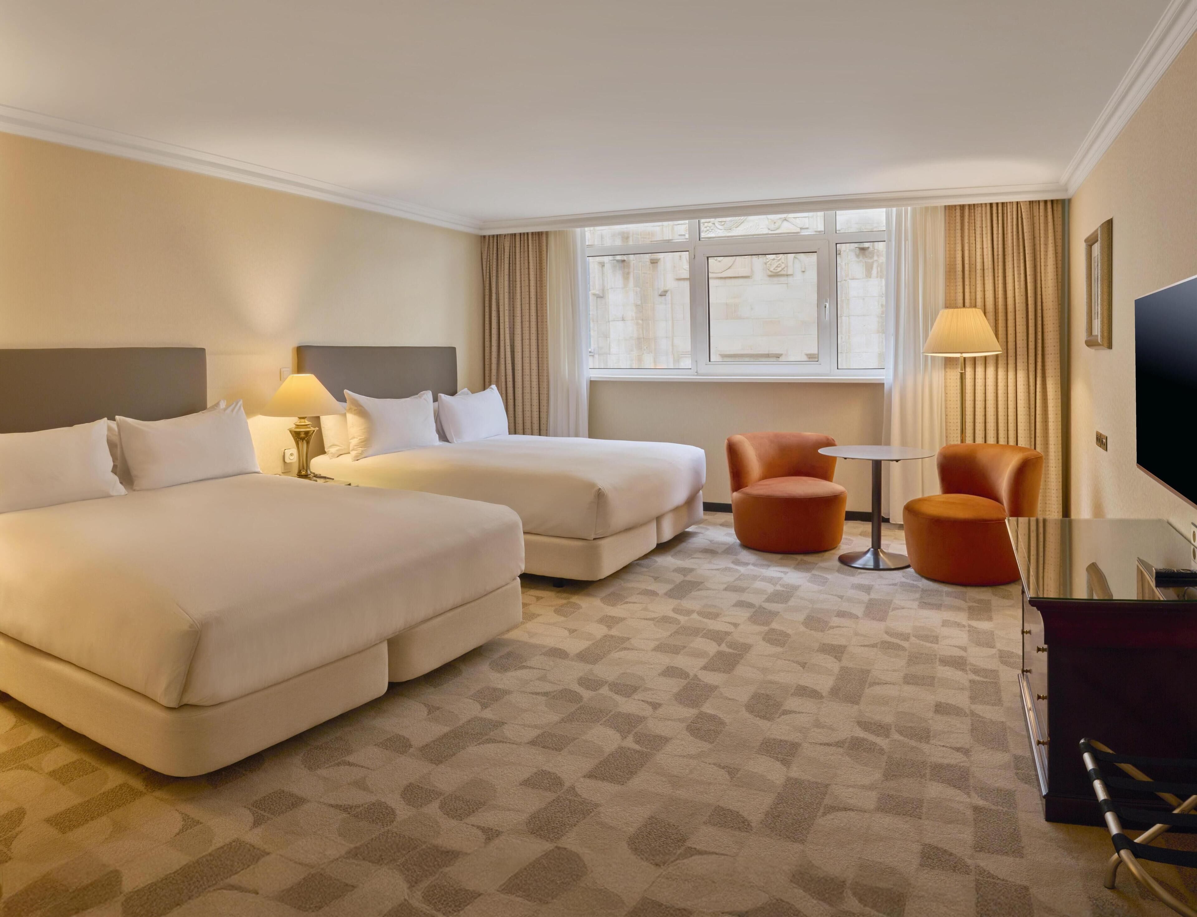 Minibar, caja de seguridad en la habitación y cortinas blackout 