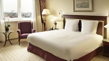 Suite, 1 King Bed (Groenplaats) | Minibar, in-room safe, blackout drapes, soundproofing