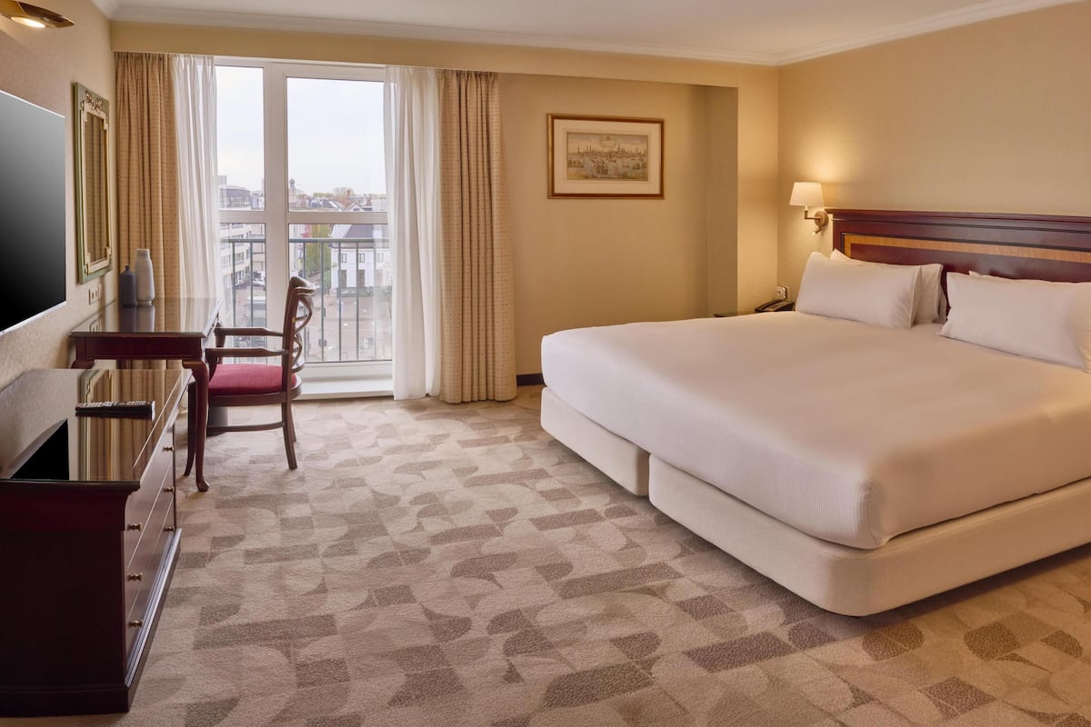 Suite Royal, 1 letto king | Minibar, una cassaforte in camera, tende oscuranti, insonorizzazione