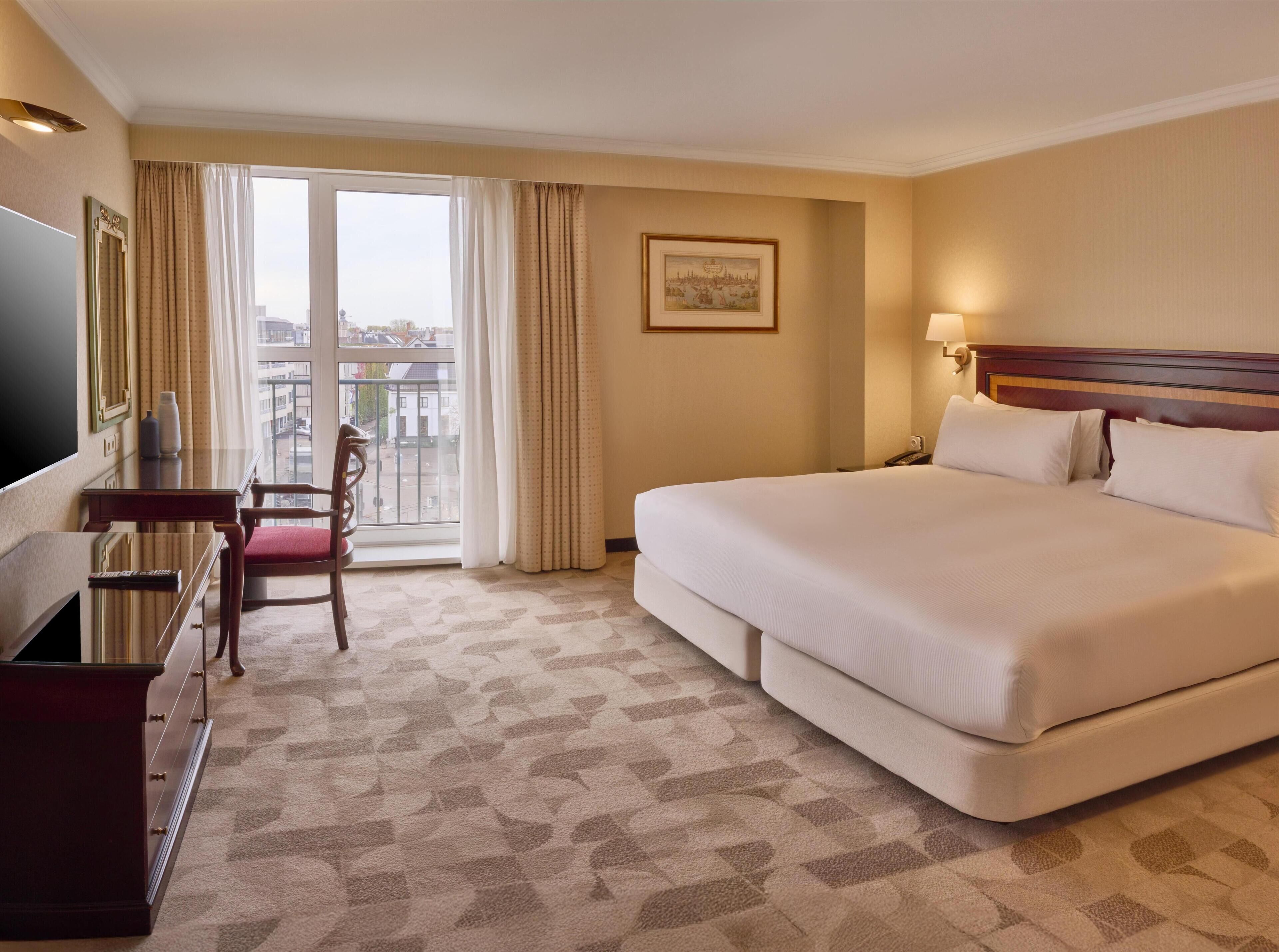 Royal Suite, 1 King Bed | Minibar, in-room safe, blackout curtains, soundproofing