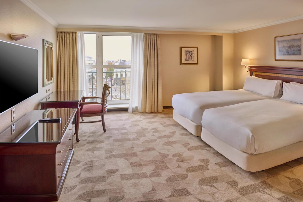 Royal Suite, 2 Single Beds | Minibar, in-room safe, blackout curtains, soundproofing
