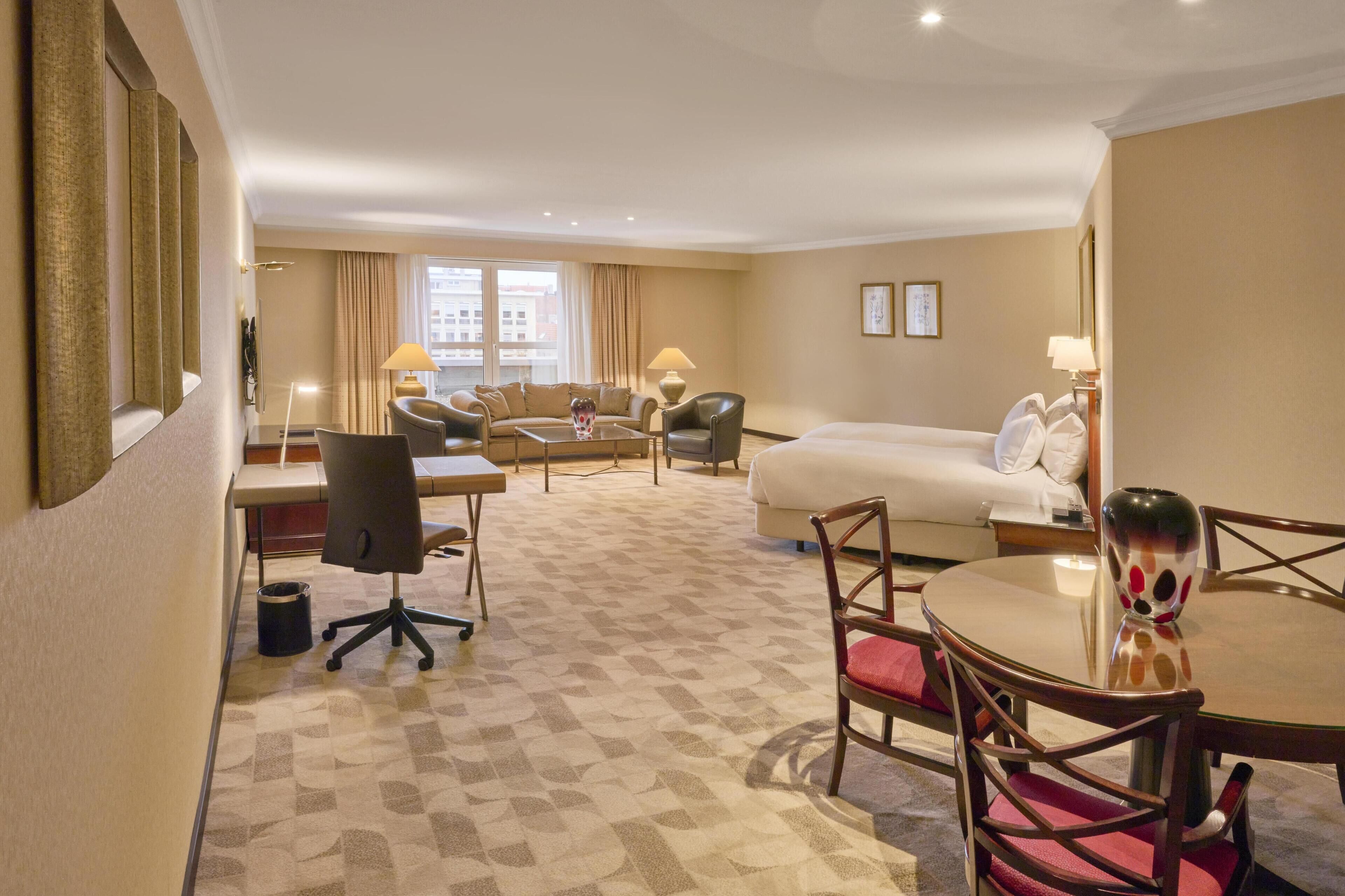 套房, 2 张单人床 (Ambassador) | 起居区 | 42-英寸液晶电视 （配备卫星频道）、电视