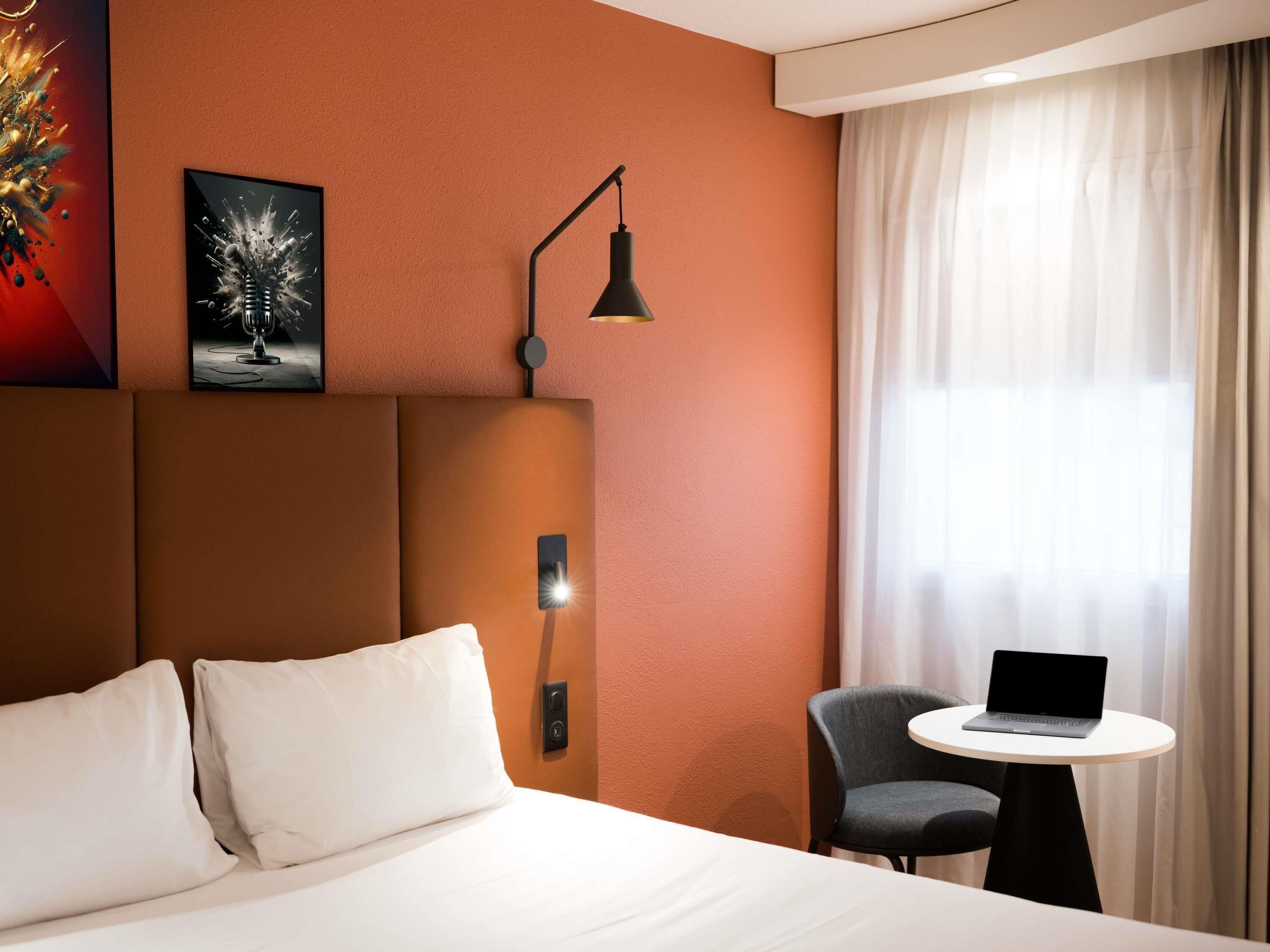 Room, 1 Double Bed | Premium bedding, desk, soundproofing, iron/ironing board