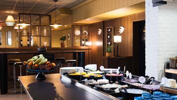 Daily buffet breakfast (EUR 13.90 per person)