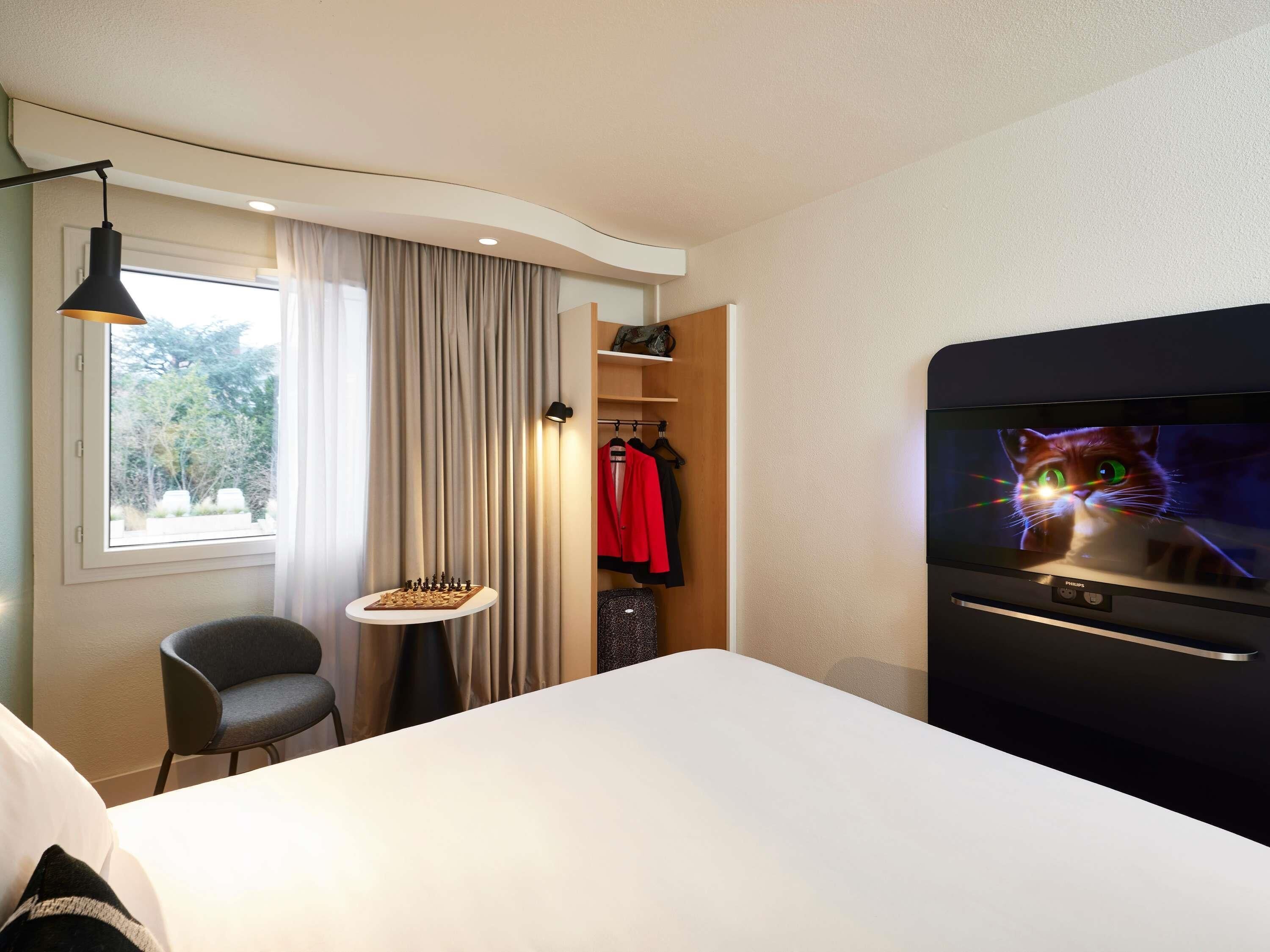 Habitación, 1 cama matrimonial | Ropa de cama de alta calidad, escritorio y insonorización 