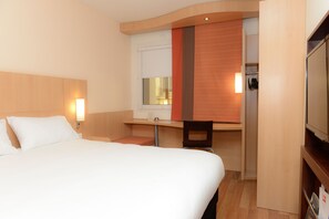 Room, 1 Double Bed | Premium bedding, desk, soundproofing, iron/ironing board