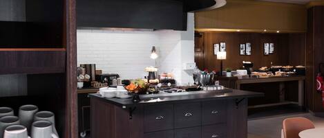 每日供应自助式早餐(每人 EUR 13.90)