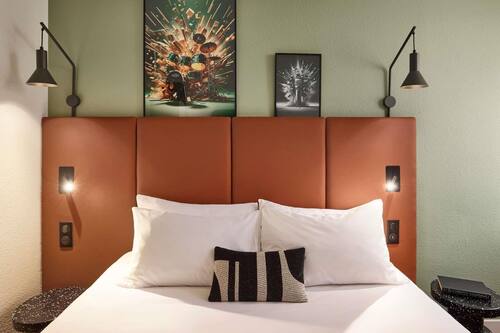 Zimmer, 1 Doppelbett | Hochwertige Bettwaren, Schreibtisch, schallisolierte Zimmer