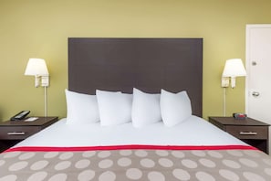 Room, 1 King Bed, Non Smoking | In-room safe, desk, iron/ironing board, free cribs/infant beds