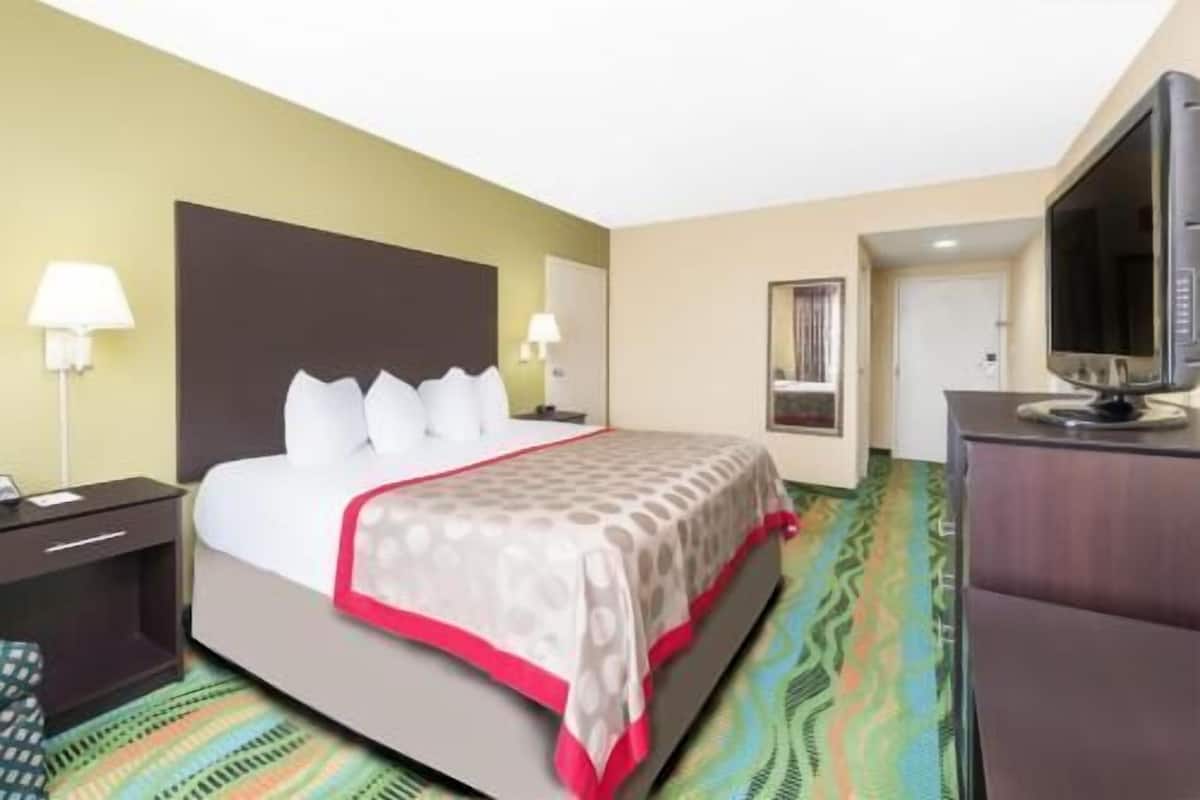 In-room safe, desk, iron/ironing board, free cribs/infant beds