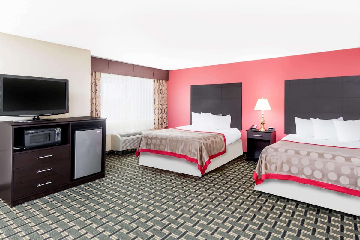Studio Suite, 2 Double Beds, Non Smoking | In-room safe, desk, iron/ironing board, cribs (free)