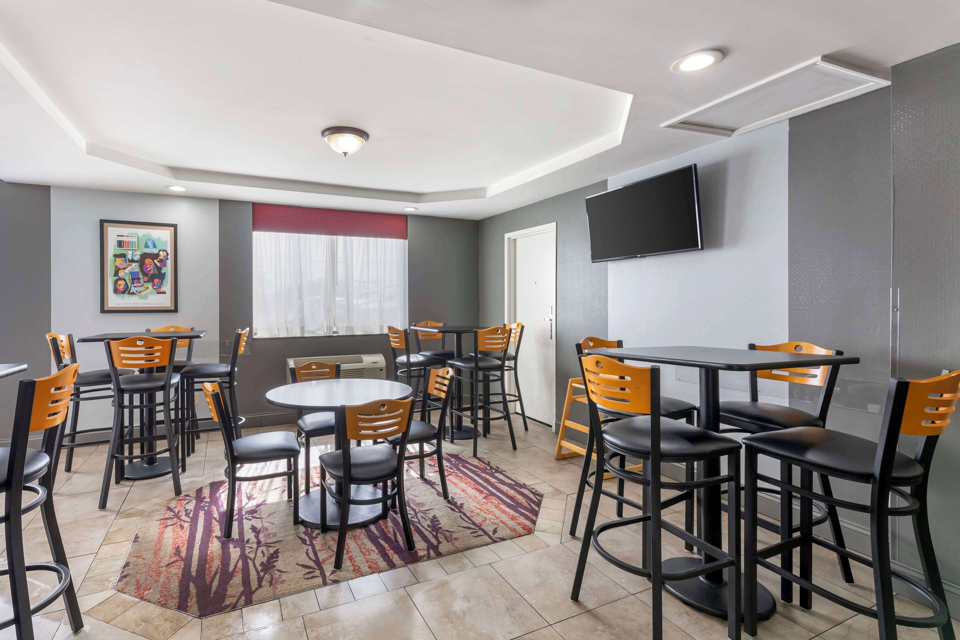 daily full breakfast (usd 1 per person)