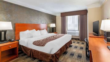 Standard Room, 1 King Bed, Accessible, Refrigerator | Desk, laptop workspace, iron/ironing board, WiFi (free)