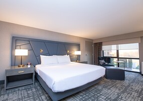 Ropa de cama de alta calidad, colchones con pillow-top y escritorio 