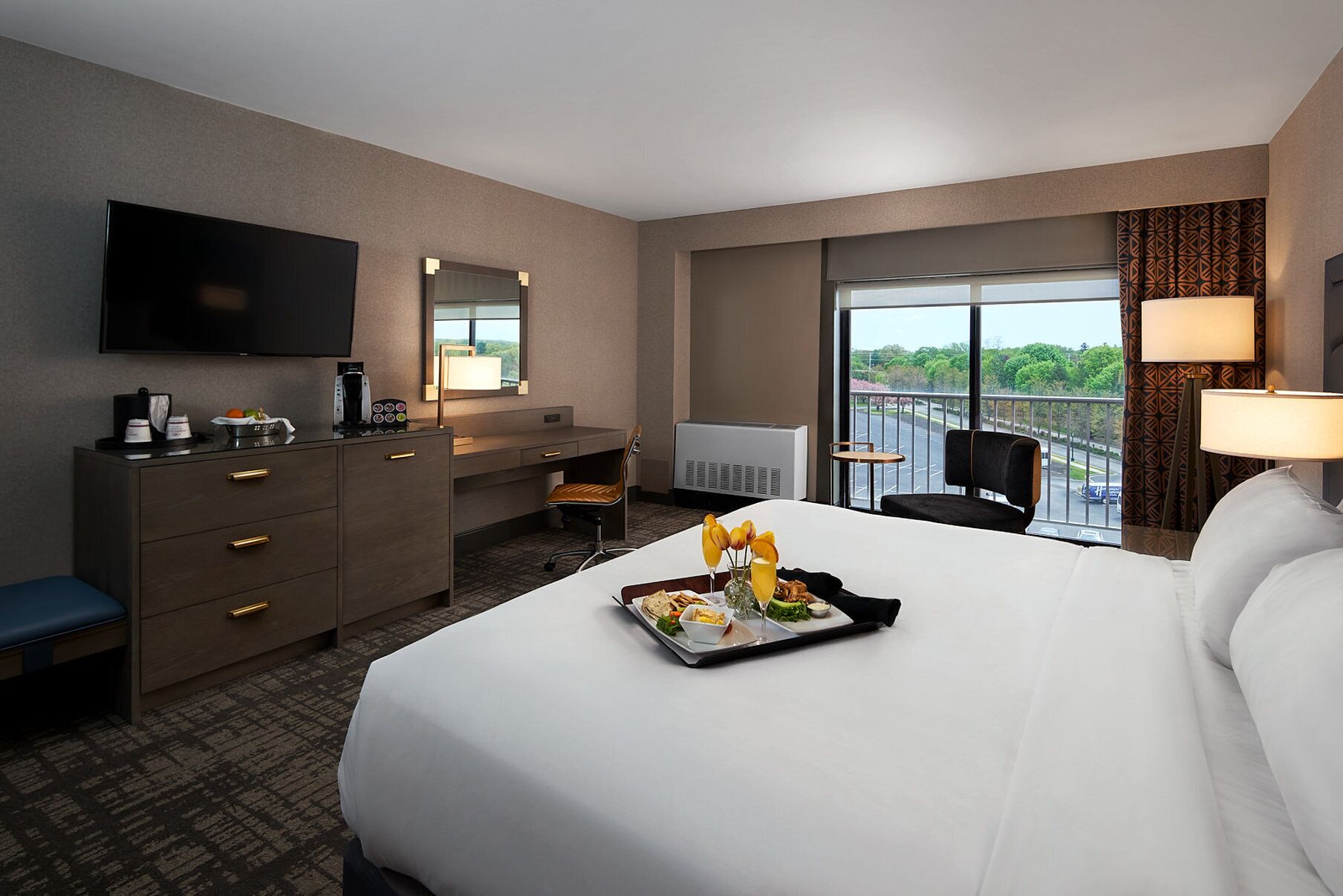 Standard Room, 1 King Bed | Premium bedding, pillow-top beds, desk, blackout curtains