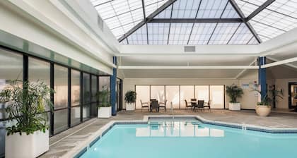 Crowne Plaza Providence-Warwick Airport by IHG