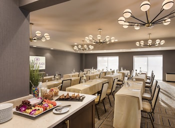 Crowne Plaza Providence-Warwick Airport by IHG