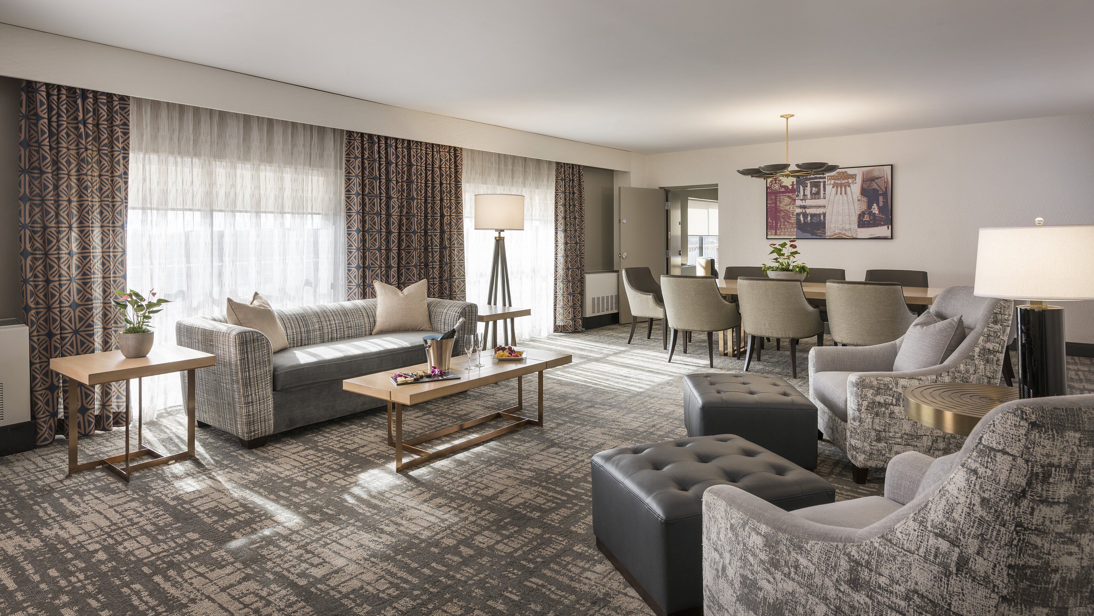 Sengetøy av topp kvalitet, senger med overmadrass og skrivebord