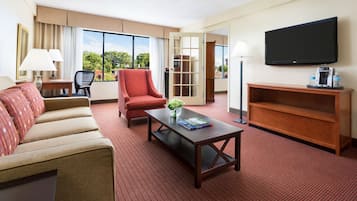 Suite, 1 King Bed, Non Smoking | Living room