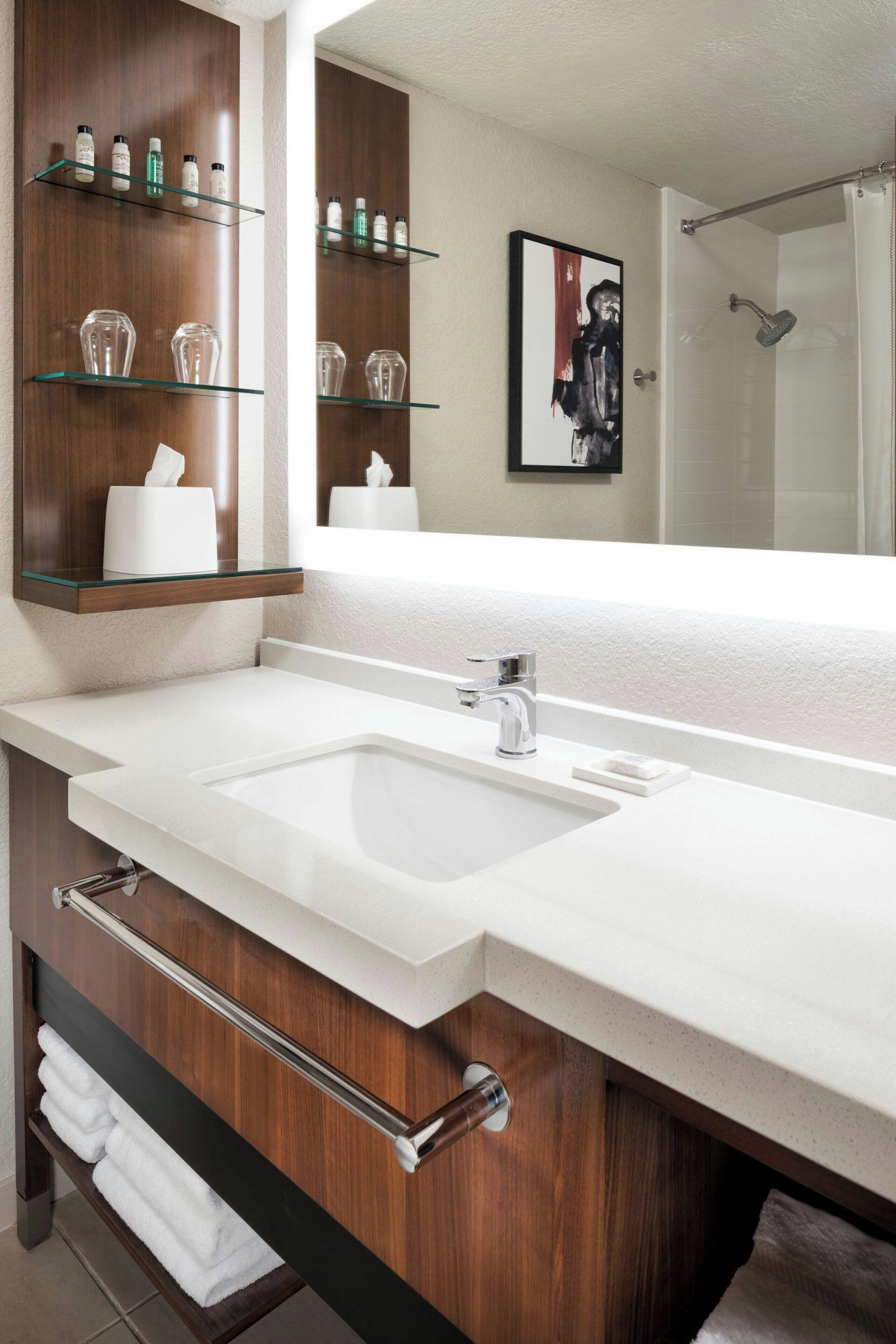 combined shower/bathtub, eco-friendly toiletries, hair dryer, towels