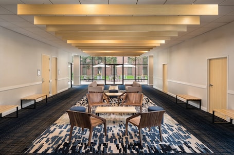 Meeting facility. Delta Hotels by Marriott Minneapolis Northeast