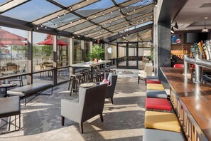 Breakfast, lunch and dinner served  - Delta Hotels by Marriott Minneapolis Northeast (Minneapolis)