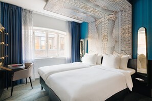 Premium bedding, in-room safe, desk, laptop workspace - NYX Hotel Amsterdam Rembrandt Square (Amsterdam)