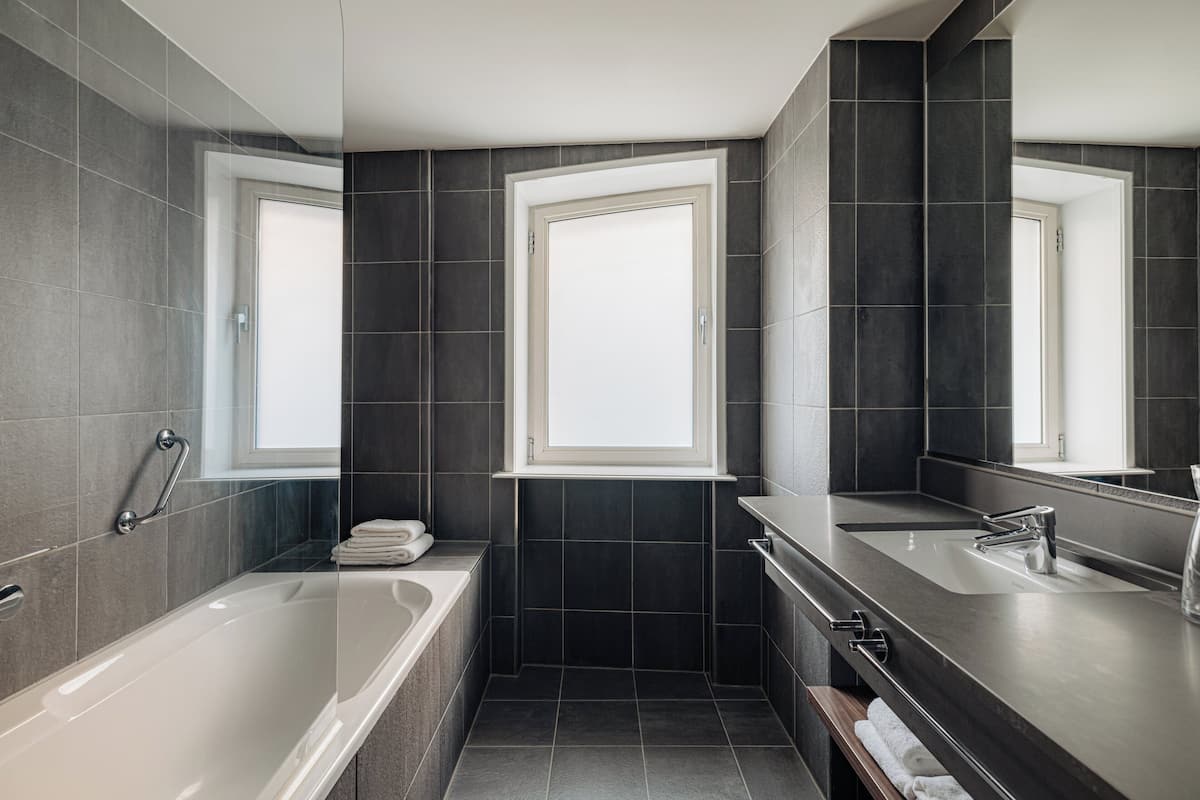 Executive Room, 1 Double Bed | Bathroom