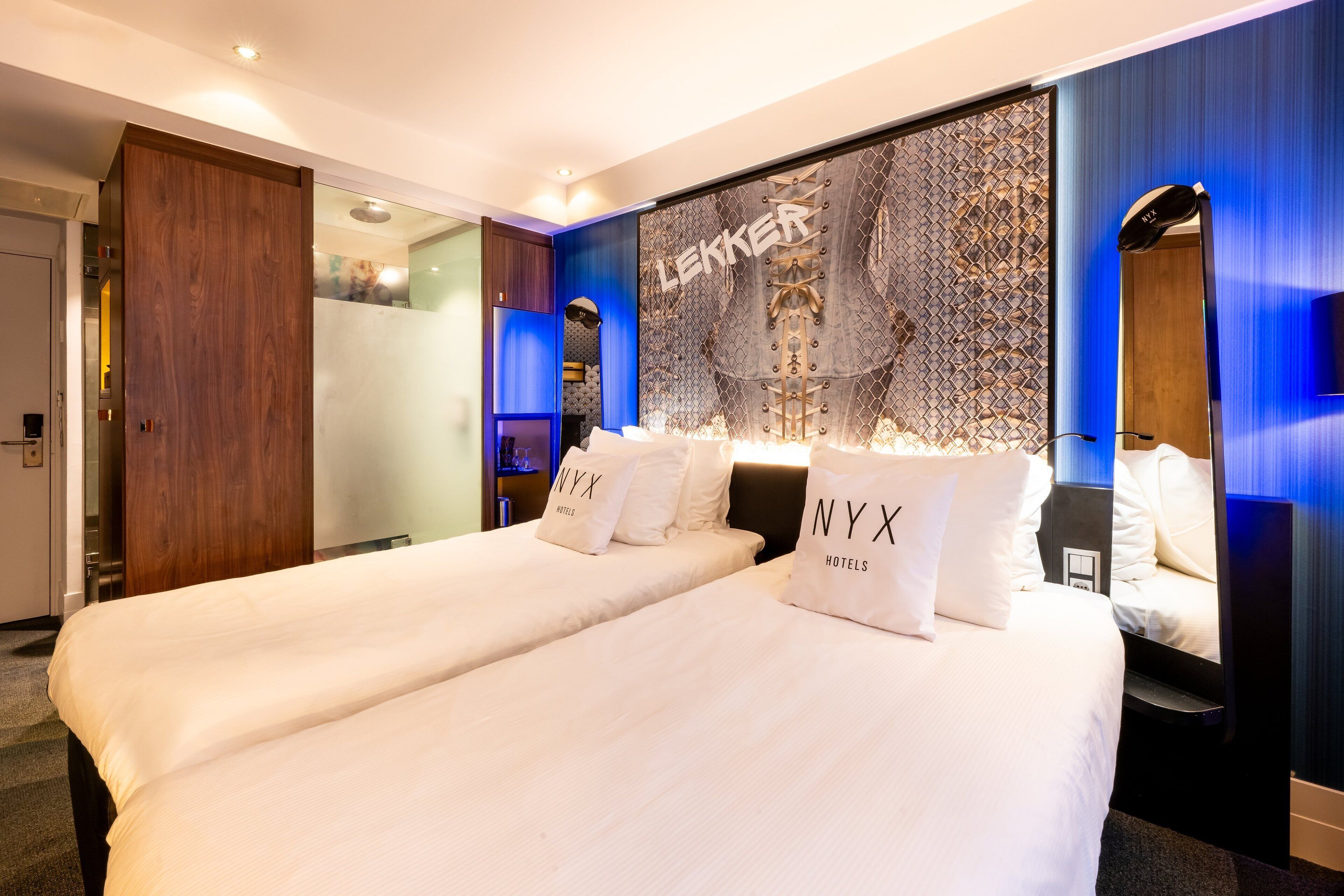 Habitación superior, 2 camas individuales | Ropa de cama de alta calidad, caja fuerte, escritorio