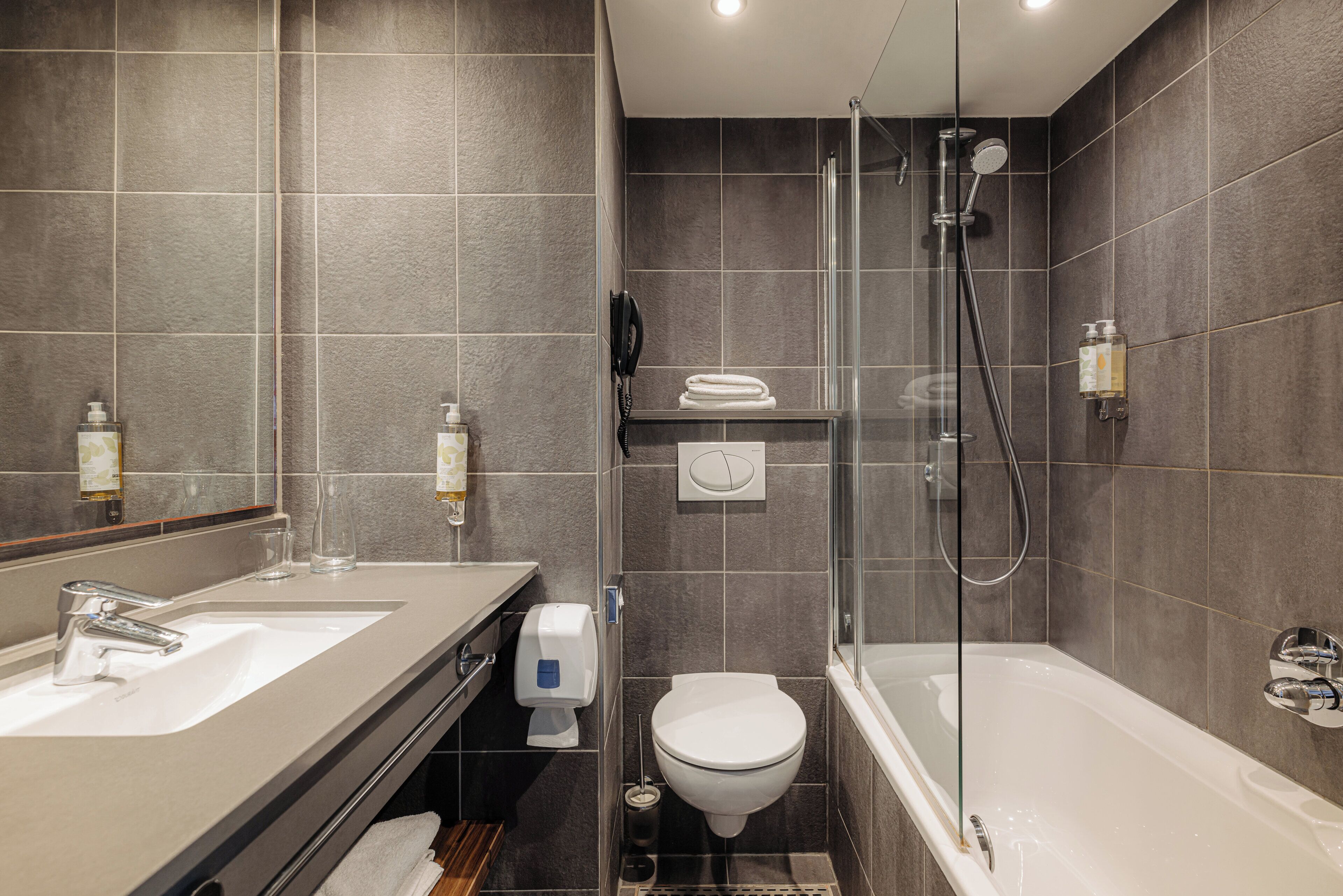 standard single room, 1 single bed | bathroom | shower, designer toiletries, hair dryer, towels