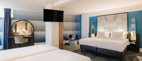 Premium bedding, in-room safe, desk, laptop workspace