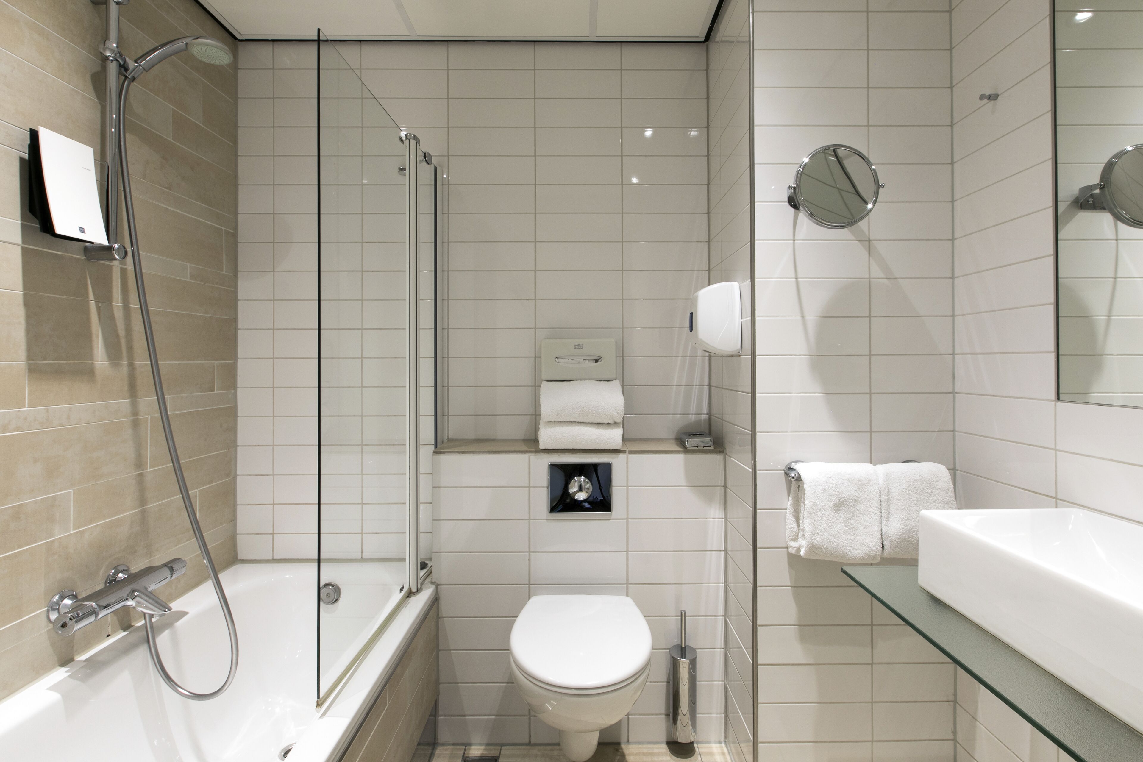 triple room | bathroom sink