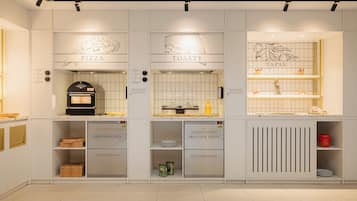 TĂ€gliches FrĂŒhstĂŒcksbuffet (17.50 EUR pro Person)