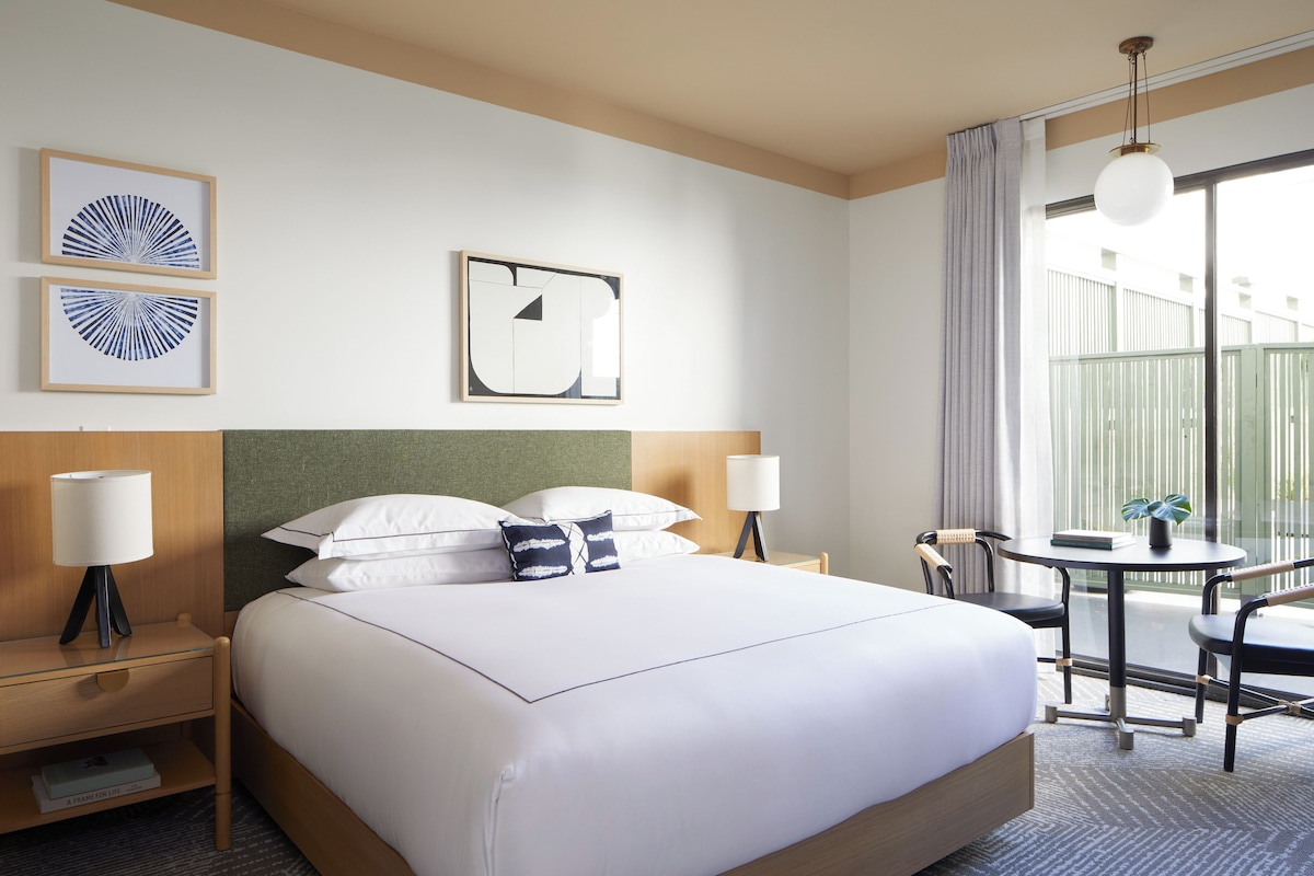 義大利 Frette 床單、高級寢具、舒適加層、客房內保險箱