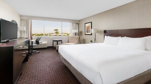 Premium bedding, desk, iron/ironing board, rollaway beds - Crowne Plaza Phoenix Airport - PHX by IHG (Phoenix)
