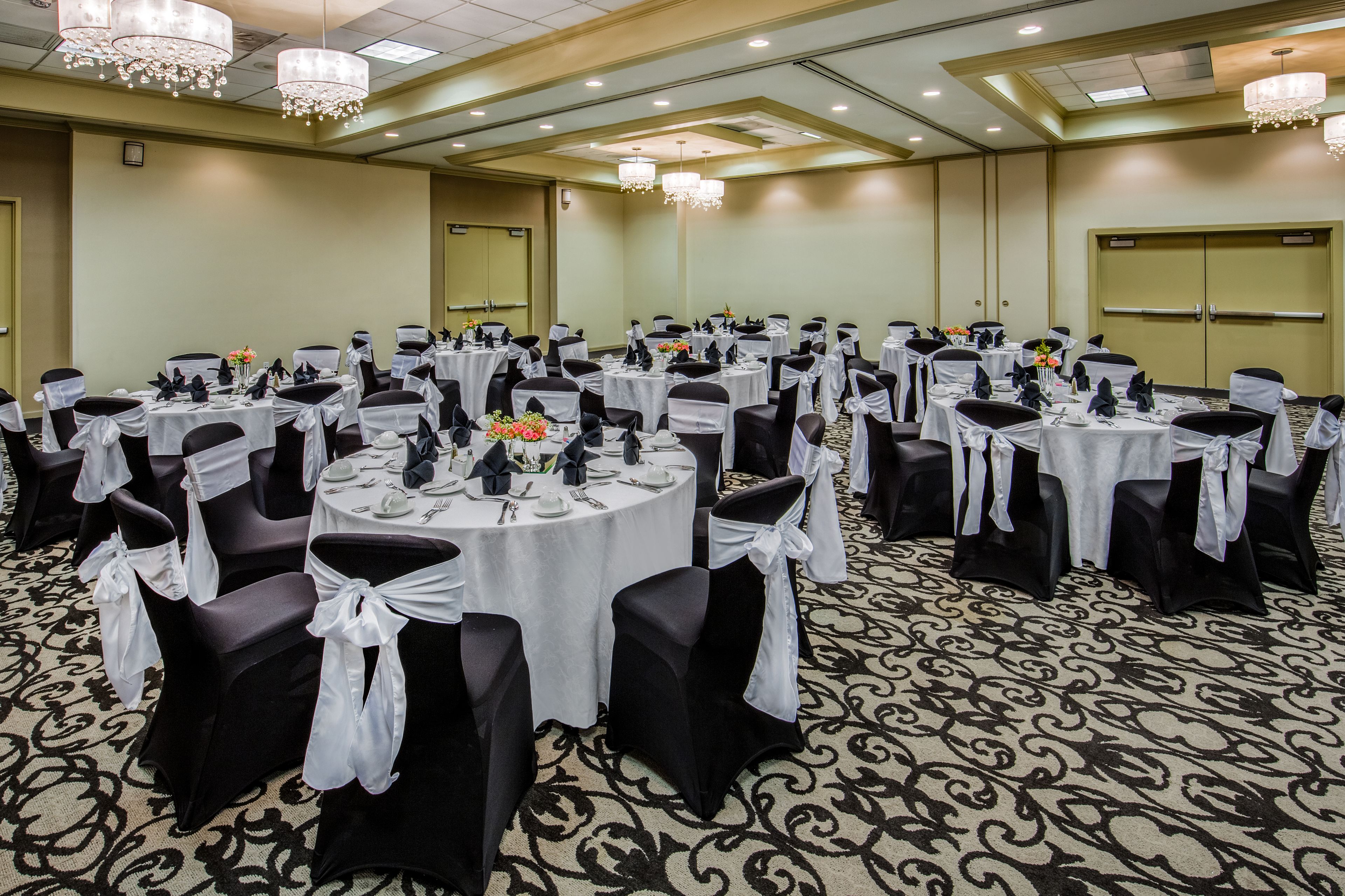 Photo - Crowne Plaza Phoenix Airport - PHX by IHG
