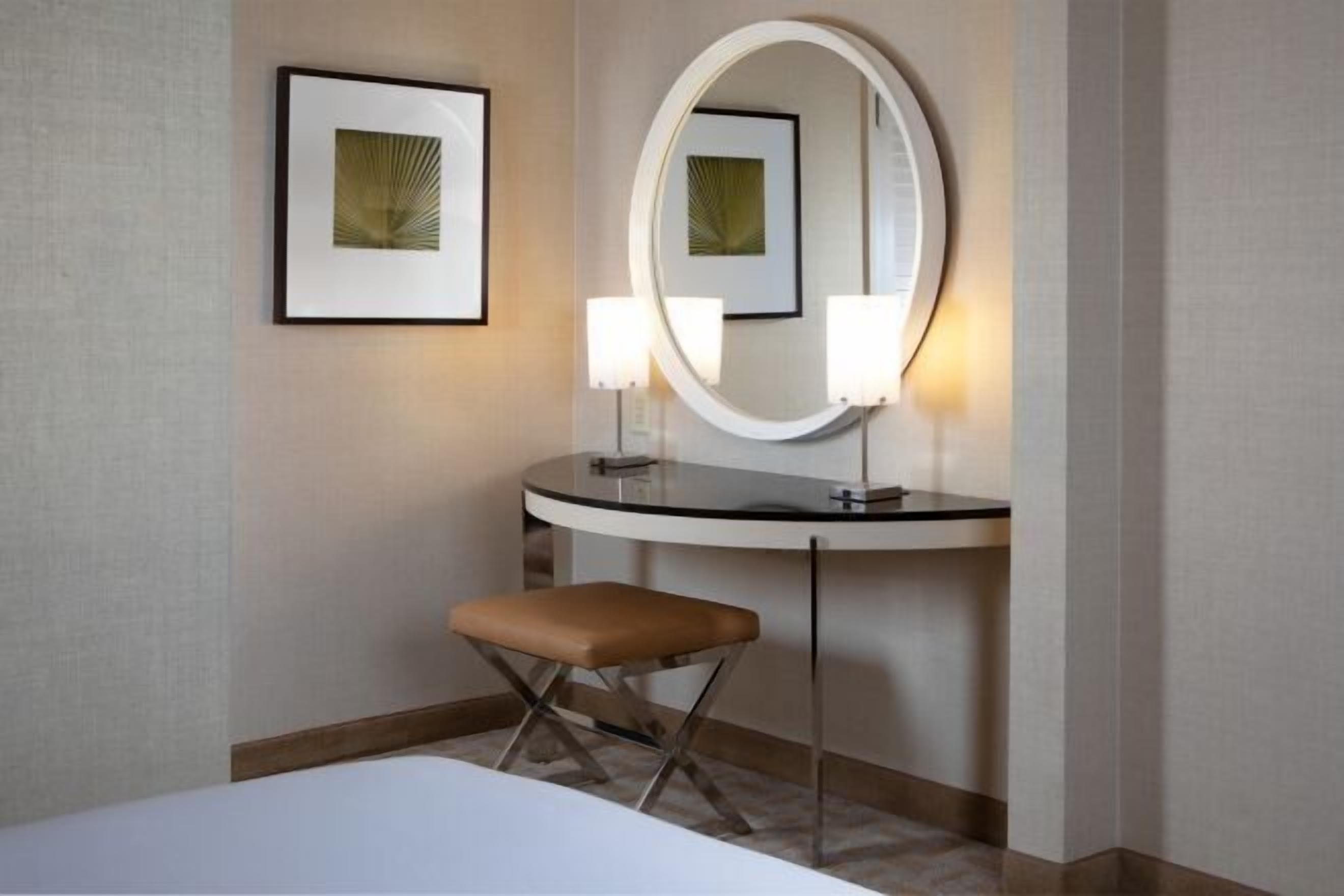 Ylelliset vuodevaatteet, pillowtop-patjalliset sängyt