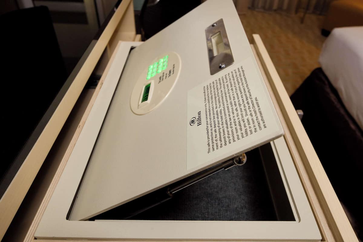 Televisor de pantalla plana de 55 polzades amb canals per cable