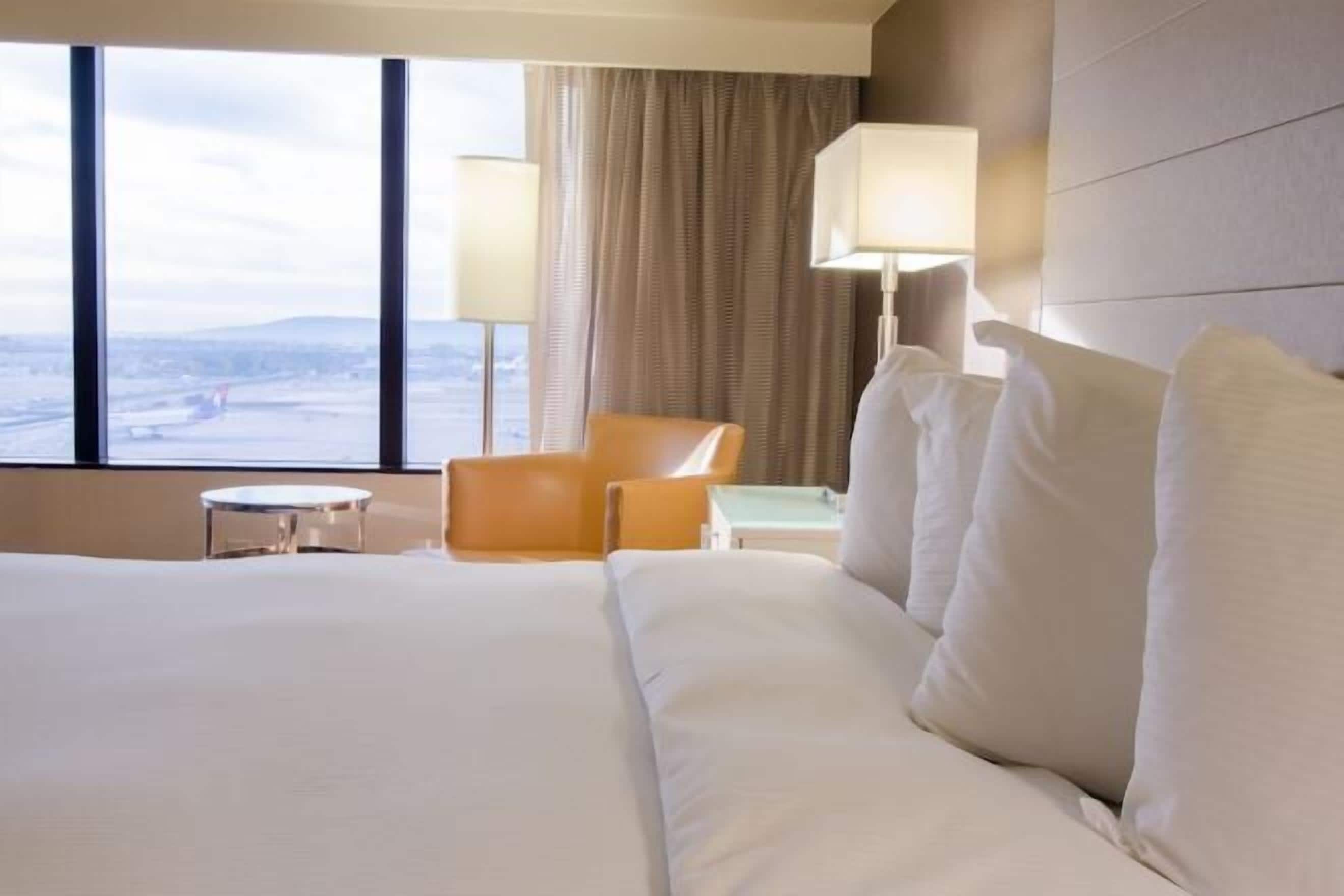 Ylelliset vuodevaatteet, pillowtop-patjalliset sängyt