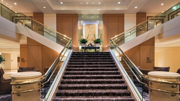 A grand staircase with marble steps leading to a reception area. - Hilton Los Angeles Airport (Los Angeles)